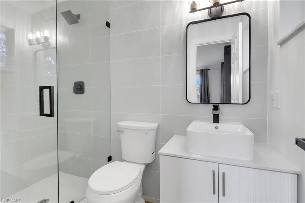 1195 Clam Ct 202, Naples, FL 34102-15
