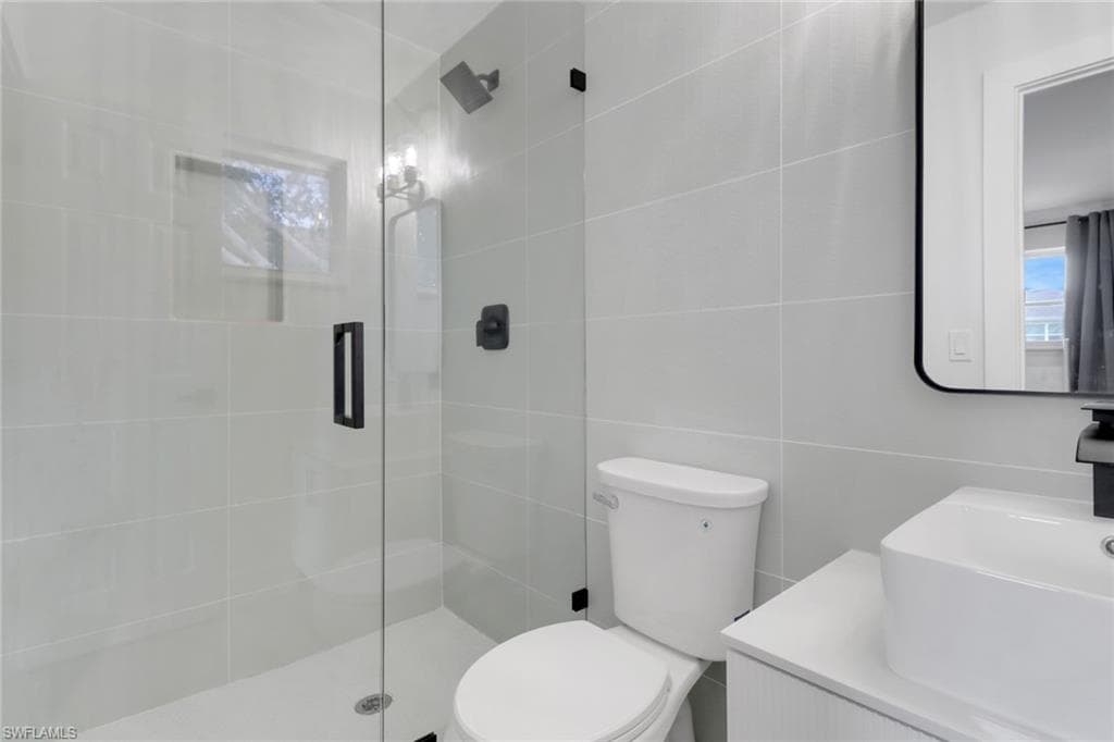 1195 Clam Ct 202, Naples, FL 34102-16