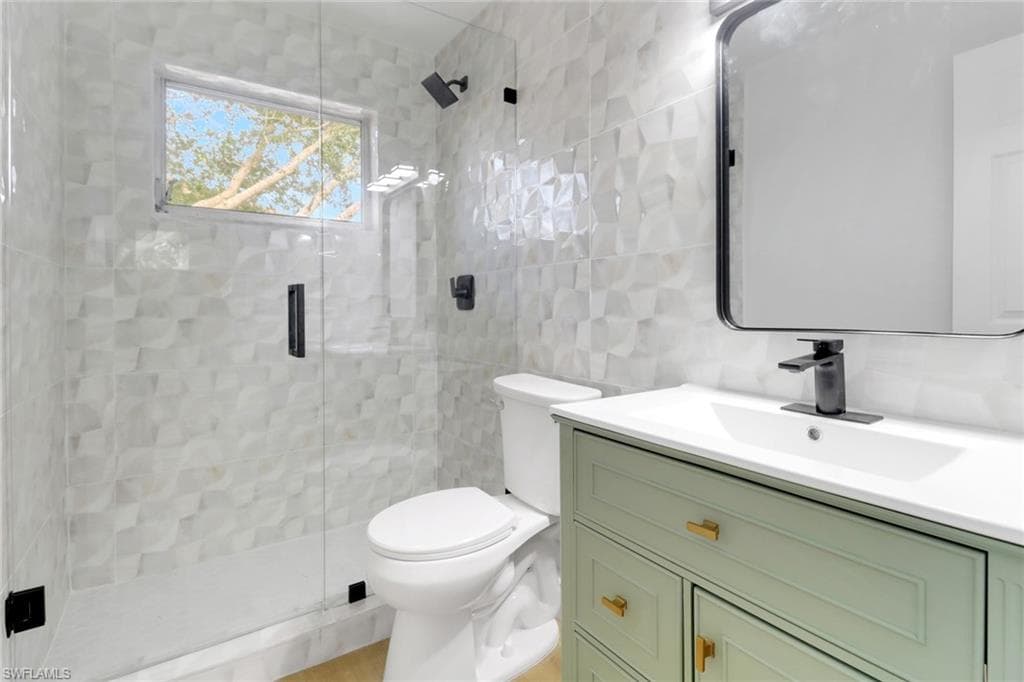 1195 Clam Ct 202, Naples, FL 34102-19