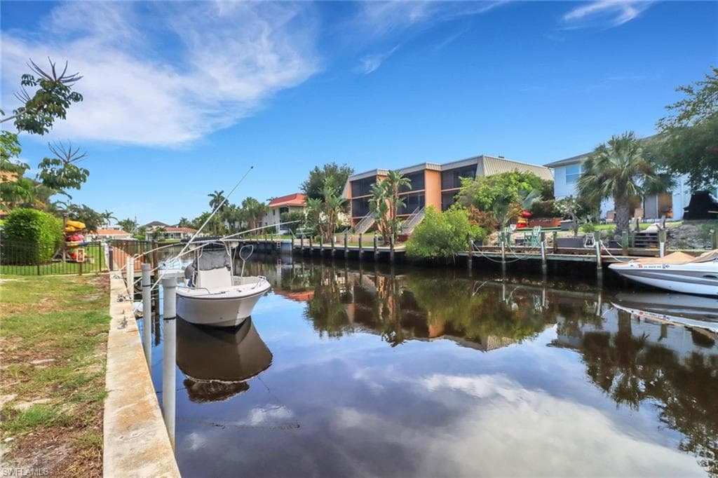 1195 Clam Ct 202, Naples, FL 34102-7