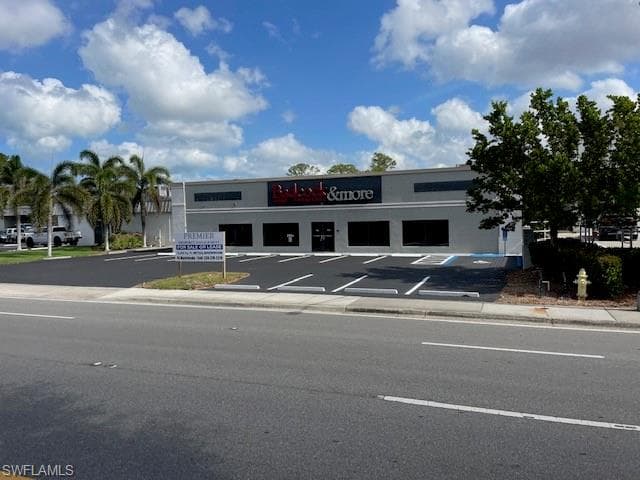 2665 Davis Blvd, Naples, FL 34104-4
