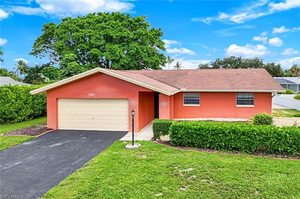 133 Briarcliff Ln, Naples, FL 34113-30