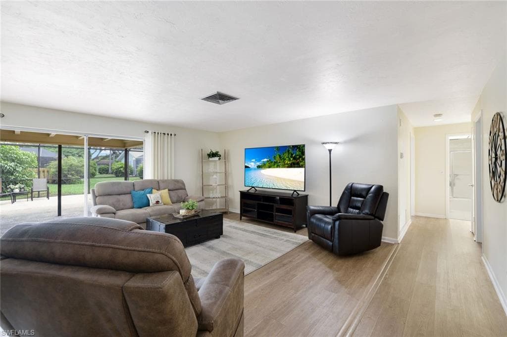 133 Briarcliff Ln, Naples, FL 34113-6