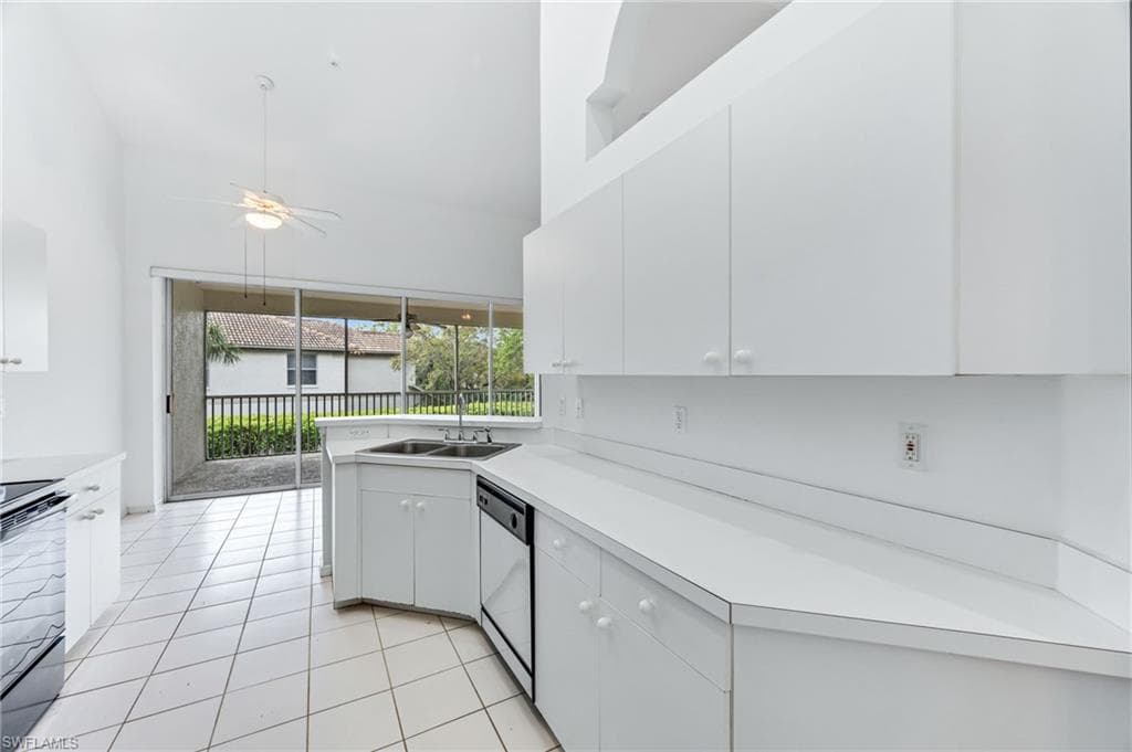 7768 Gardner Dr 202, Naples, FL 34109-8