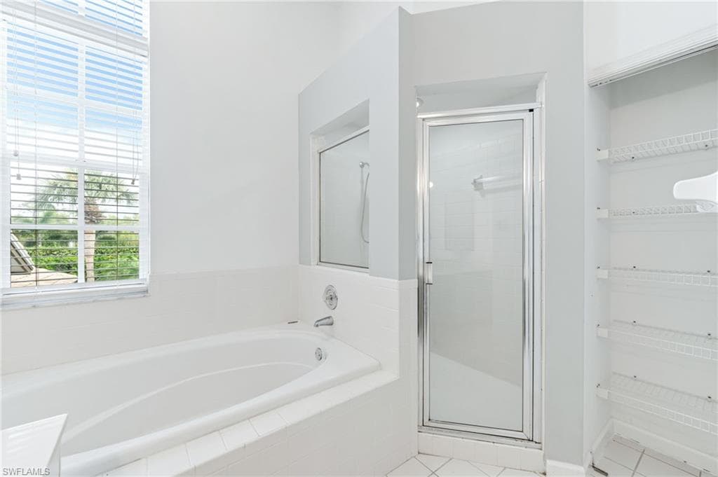 7768 Gardner Dr 202, Naples, FL 34109-14