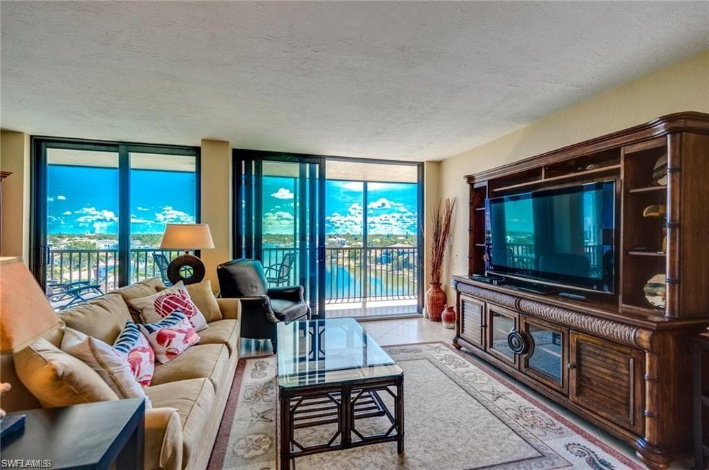 10420 Gulf Shore Dr 162, Naples, FL 34108-18