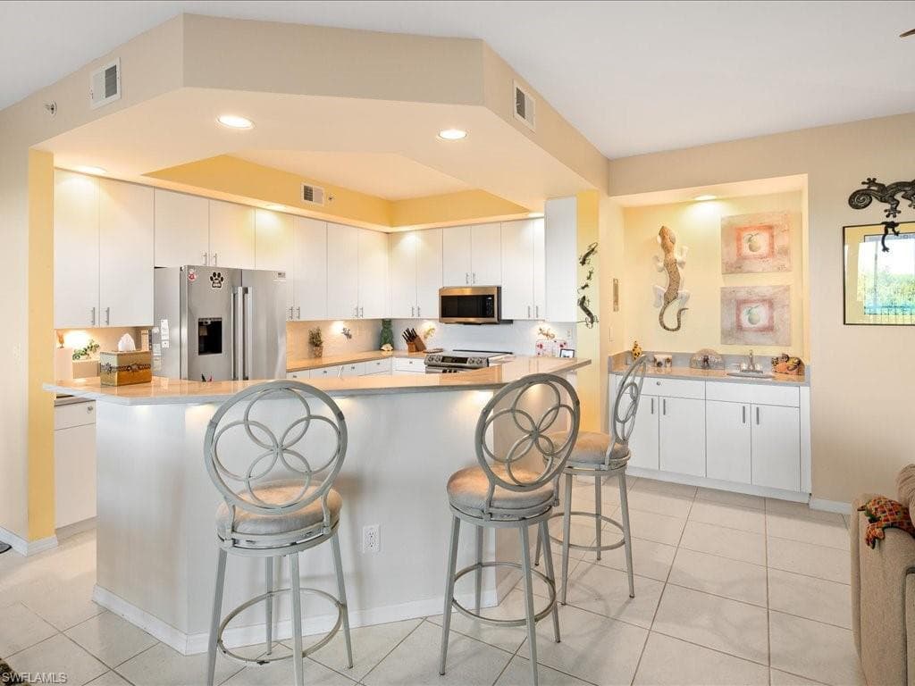 269 Vintage Bay Dr C8, Marco Island, FL 34145-9