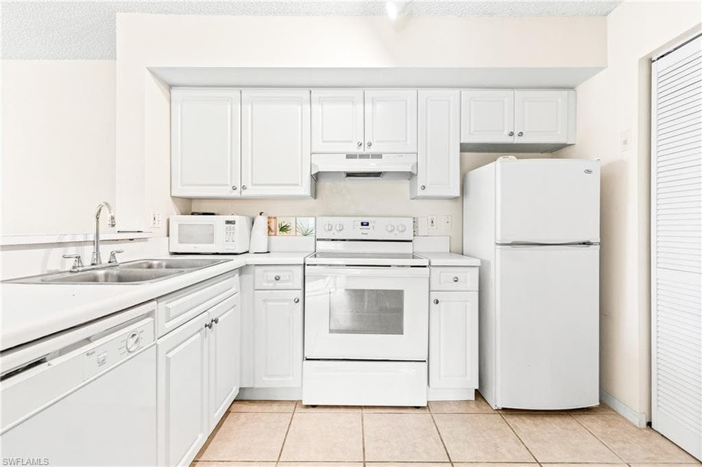 1260 Wildwood Lakes Blvd 208, Naples, FL 34104-18
