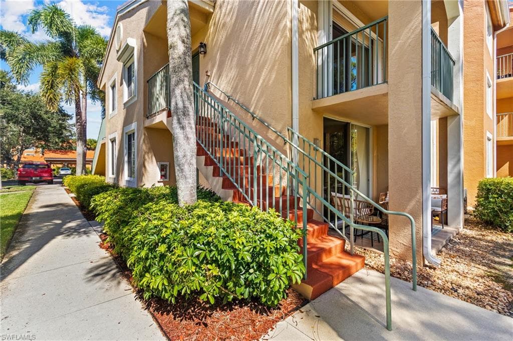 1260 Wildwood Lakes Blvd 208, Naples, FL 34104-1