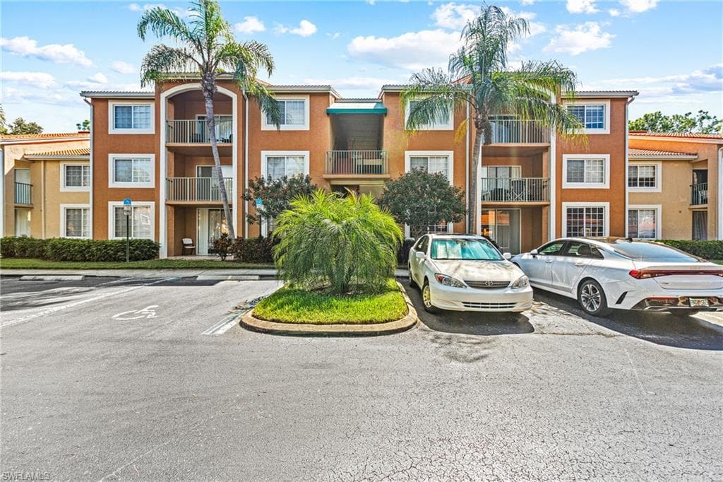 1260 Wildwood Lakes Blvd 208, Naples, FL 34104-27