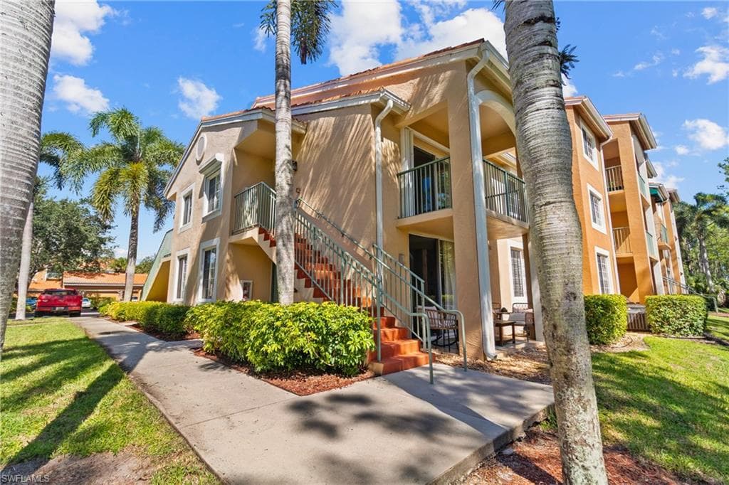 1260 Wildwood Lakes Blvd 208, Naples, FL 34104-28