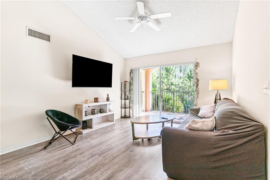 1260 Wildwood Lakes Blvd 208, Naples, FL 34104-5