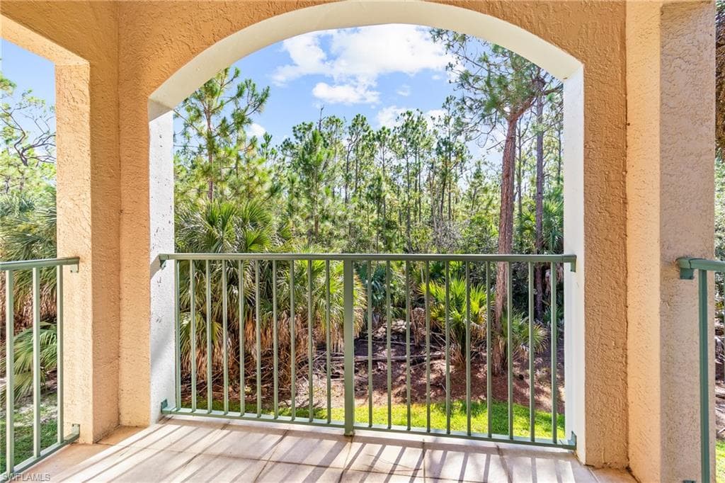 1260 Wildwood Lakes Blvd 208, Naples, FL 34104-7
