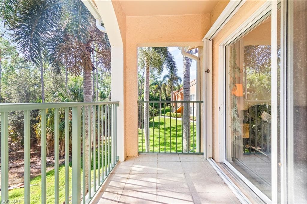 1260 Wildwood Lakes Blvd 208, Naples, FL 34104-8