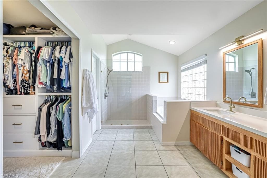 169 Plantation Cir, Naples, FL 34104-11
