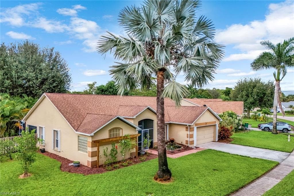 169 Plantation Cir, Naples, FL 34104-2