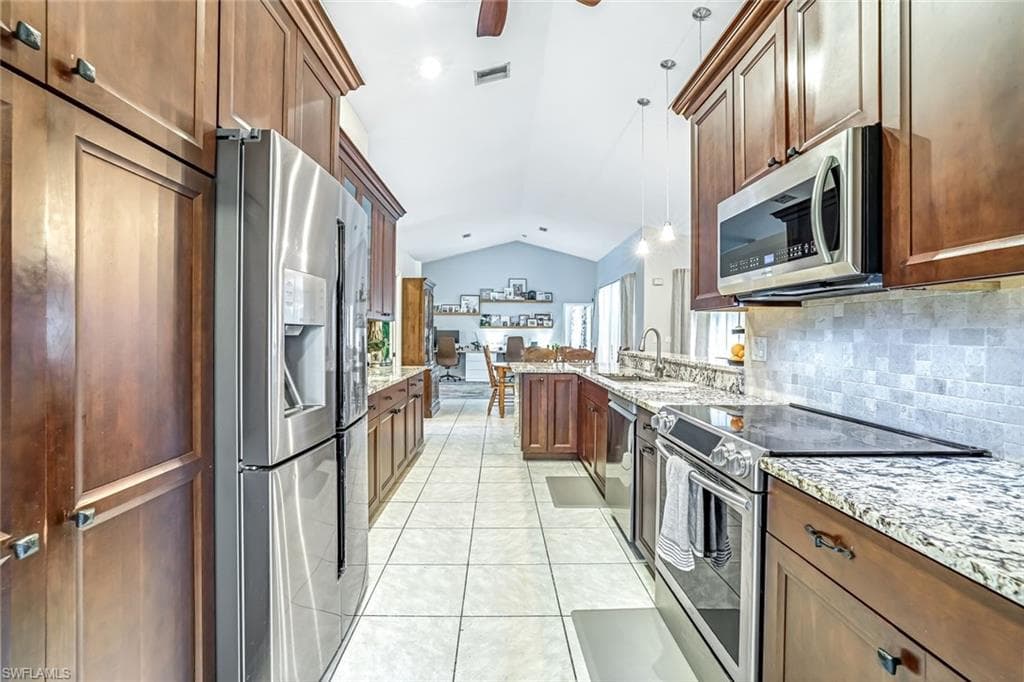 169 Plantation Cir, Naples, FL 34104-4