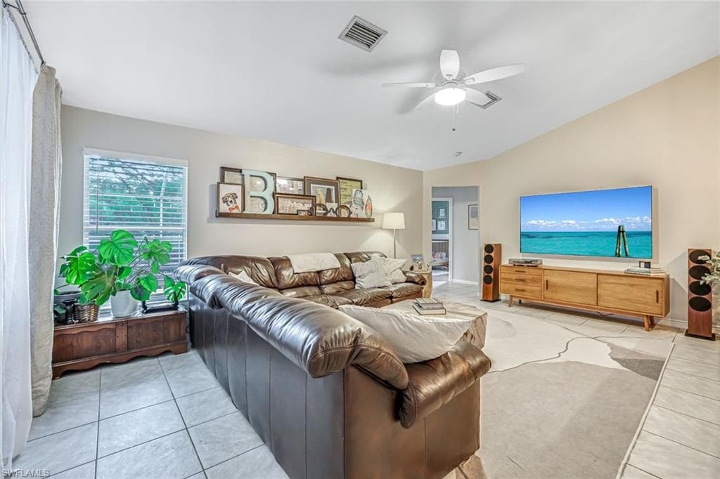 169 Plantation Cir, Naples, FL 34104-5