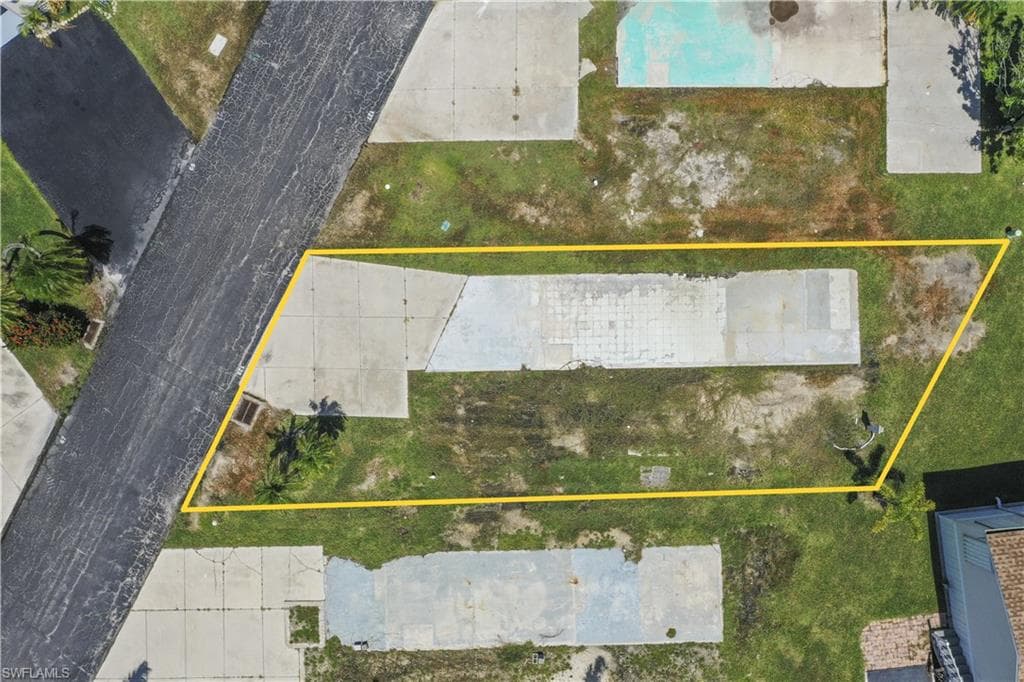 128 Cortez Way, Fort Myers Beach, FL 33931-9