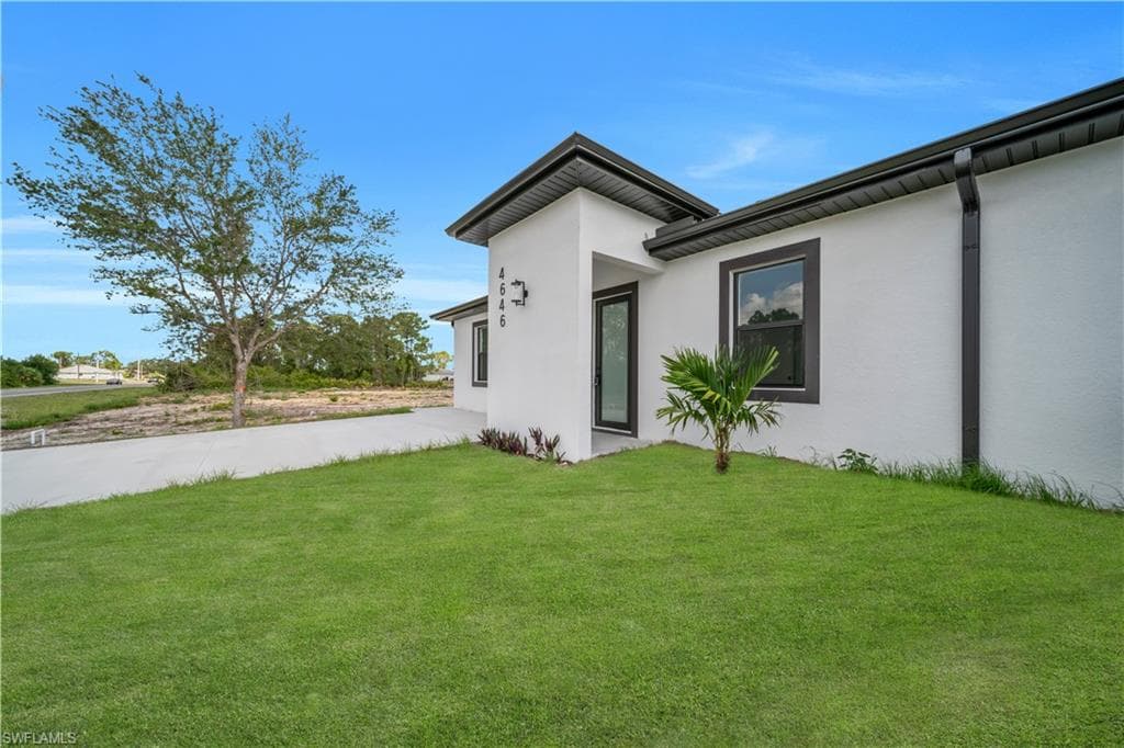928/930 Hepburn Ave, Lehigh Acres, FL 33974-4