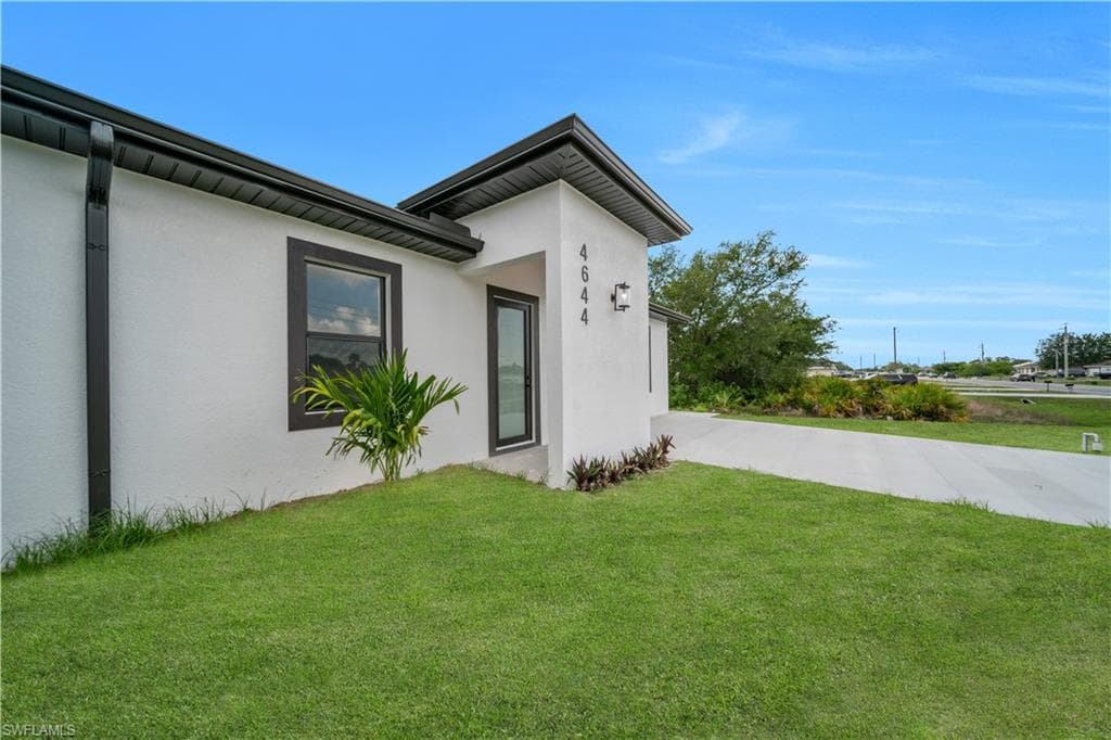 928/930 Hepburn Ave, Lehigh Acres, FL 33974-5