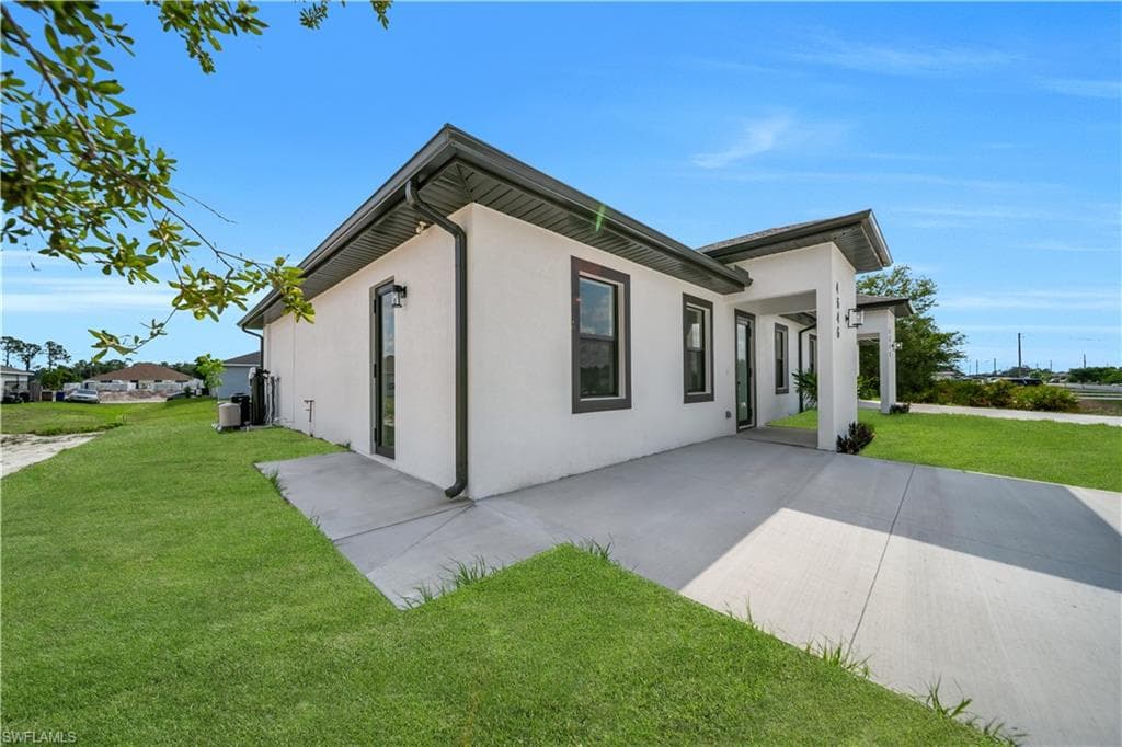 928/930 Hepburn Ave, Lehigh Acres, FL 33974-6