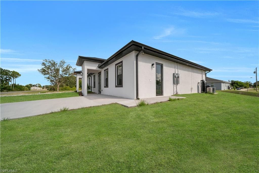 928/930 Hepburn Ave, Lehigh Acres, FL 33974-7