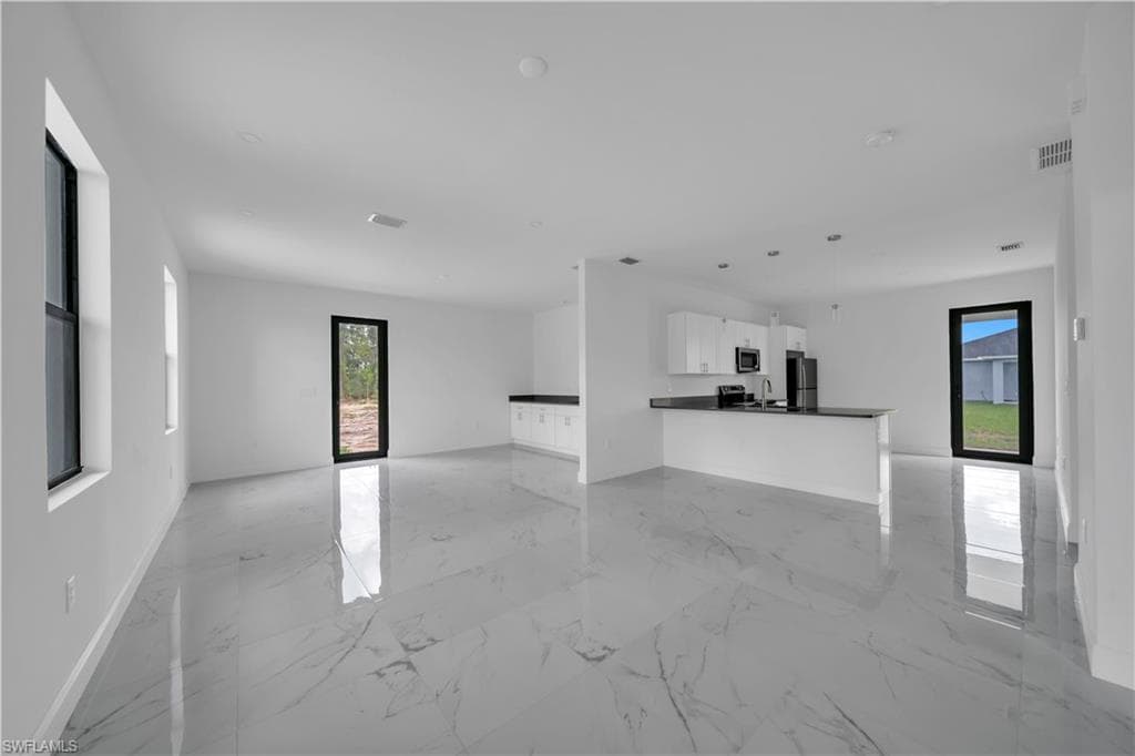 928/930 Hepburn Ave, Lehigh Acres, FL 33974-8