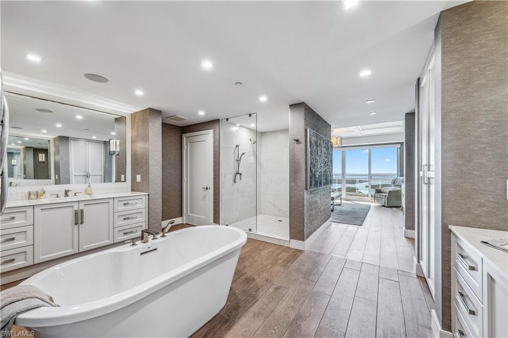 13915 Old Coast Rd 2004, Naples, FL 34110-10