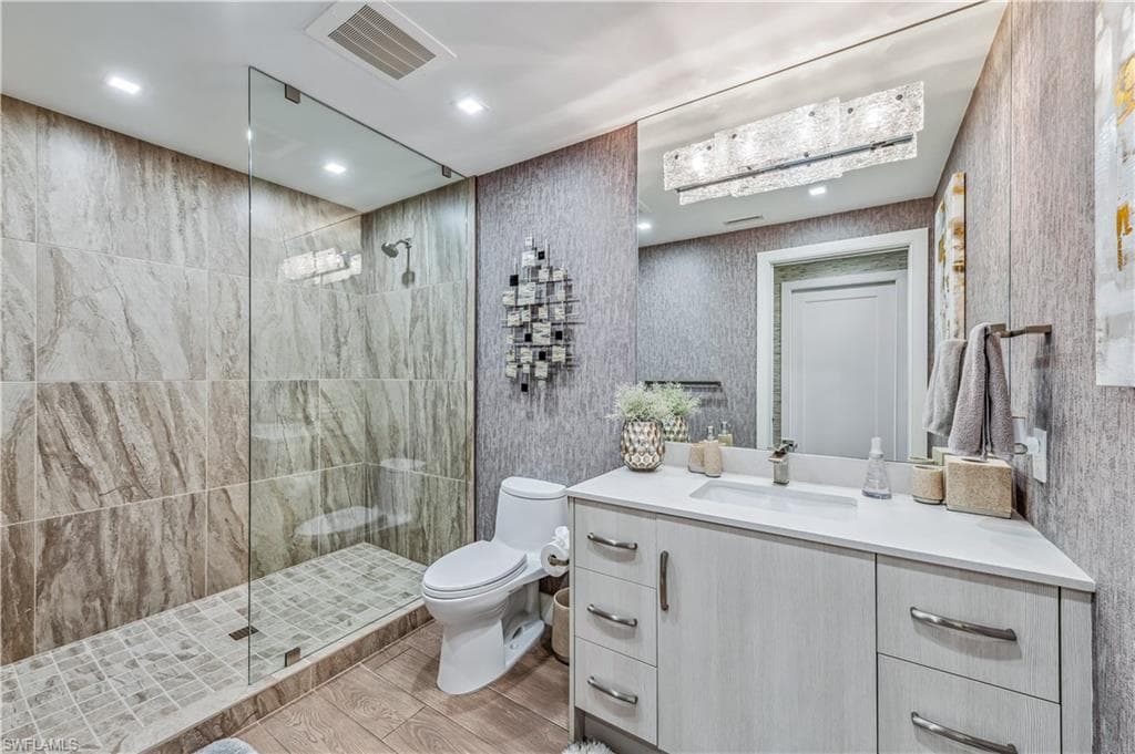 13915 Old Coast Rd 2004, Naples, FL 34110-16