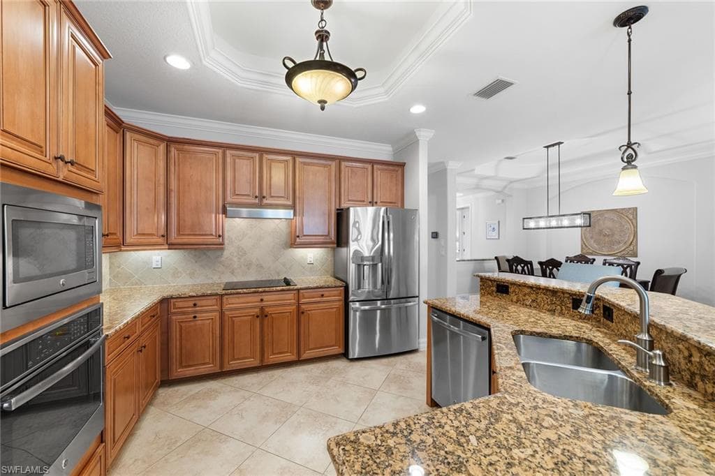 12614 Fenhurst Way, Naples, FL 34120-3