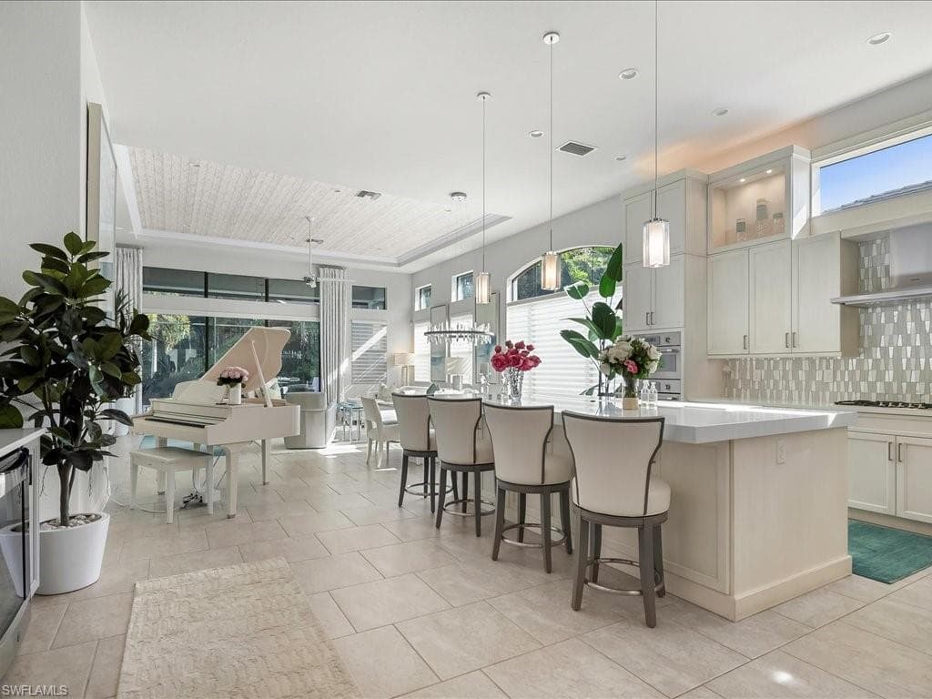 10046 Florence Cir, Naples, FL 34119-12