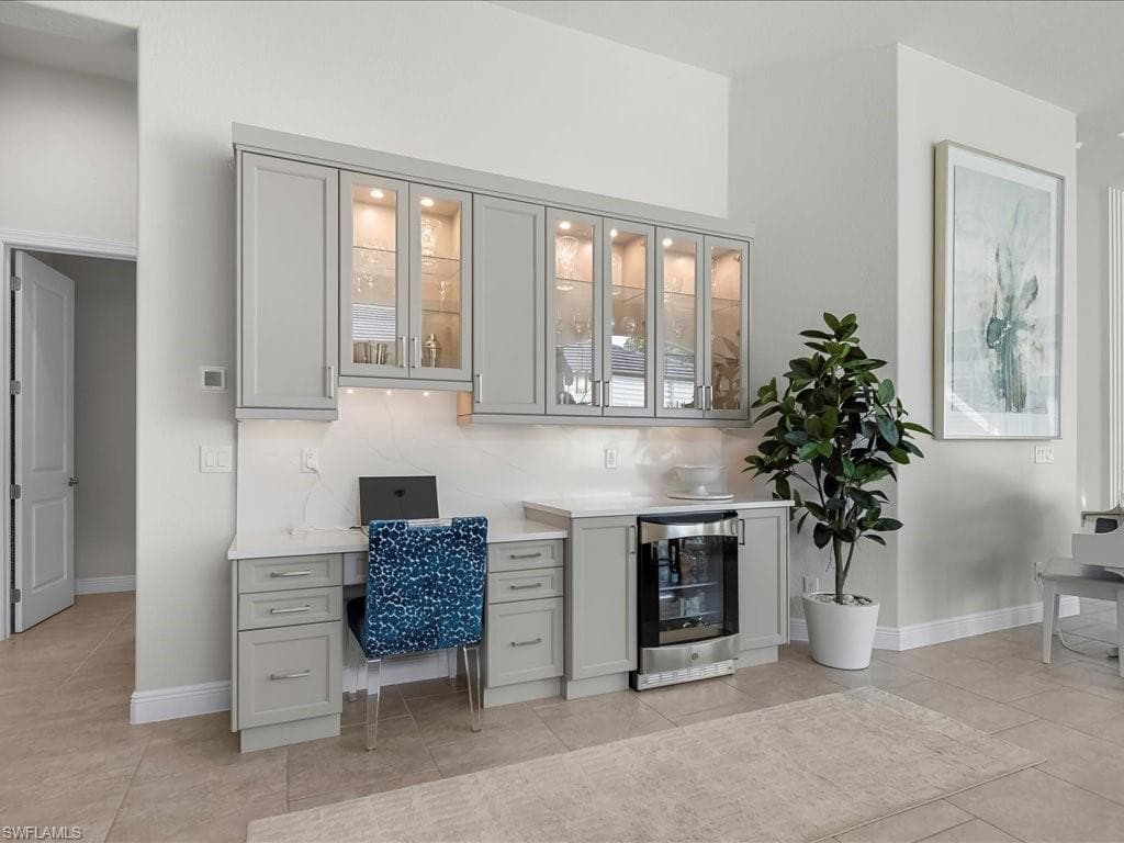 10046 Florence Cir, Naples, FL 34119-13