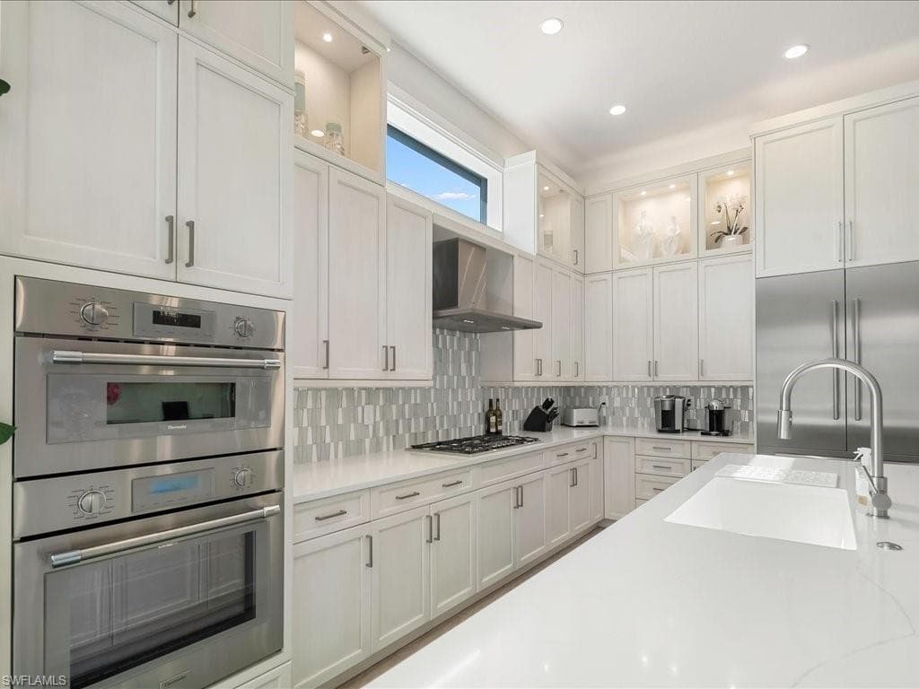 10046 Florence Cir, Naples, FL 34119-15