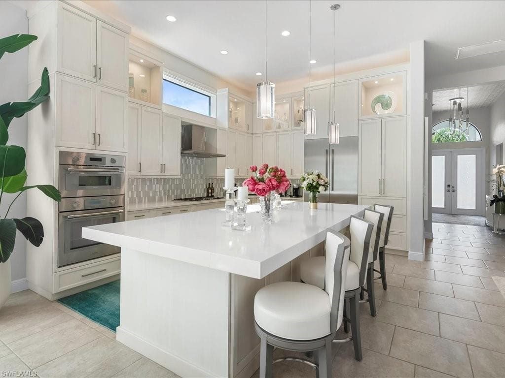 10046 Florence Cir, Naples, FL 34119-16