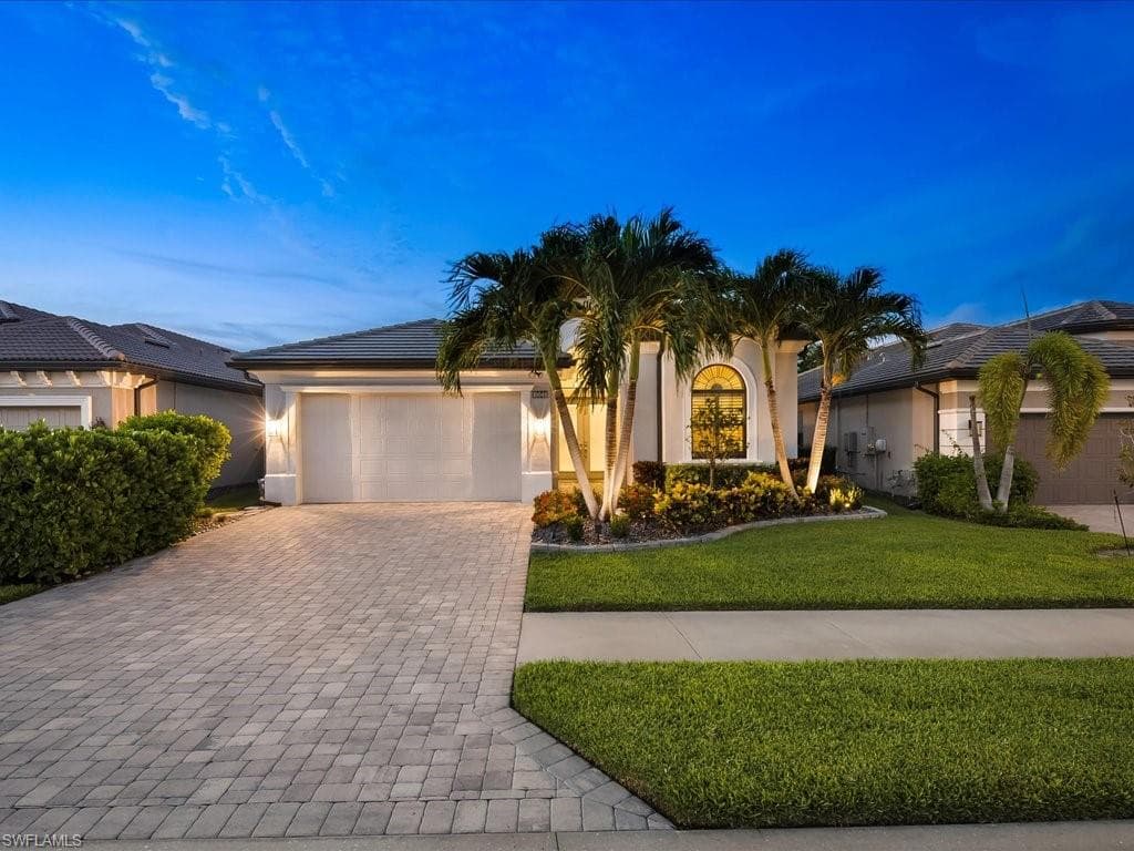 10046 Florence Cir, Naples, FL 34119-3