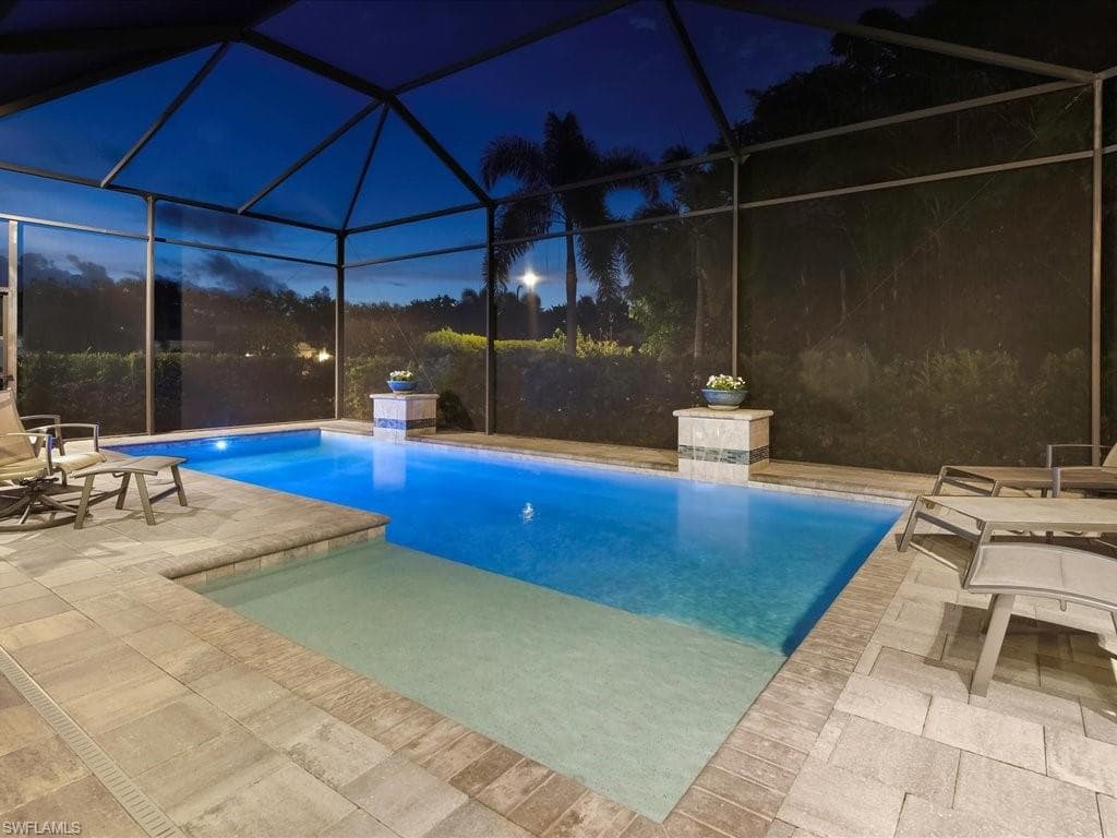 10046 Florence Cir, Naples, FL 34119-8