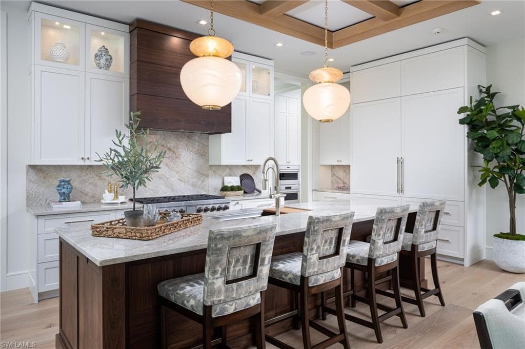 625 21st Ave S, Naples, FL 34102-9