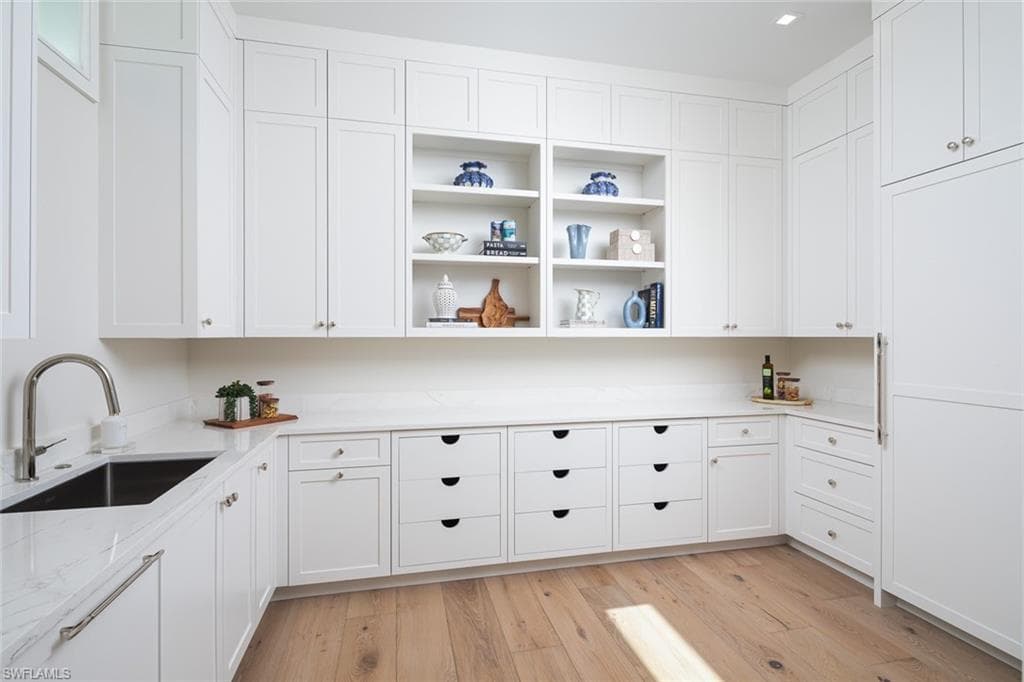 625 21st Ave S, Naples, FL 34102-10