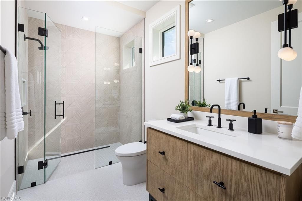 625 21st Ave S, Naples, FL 34102-25