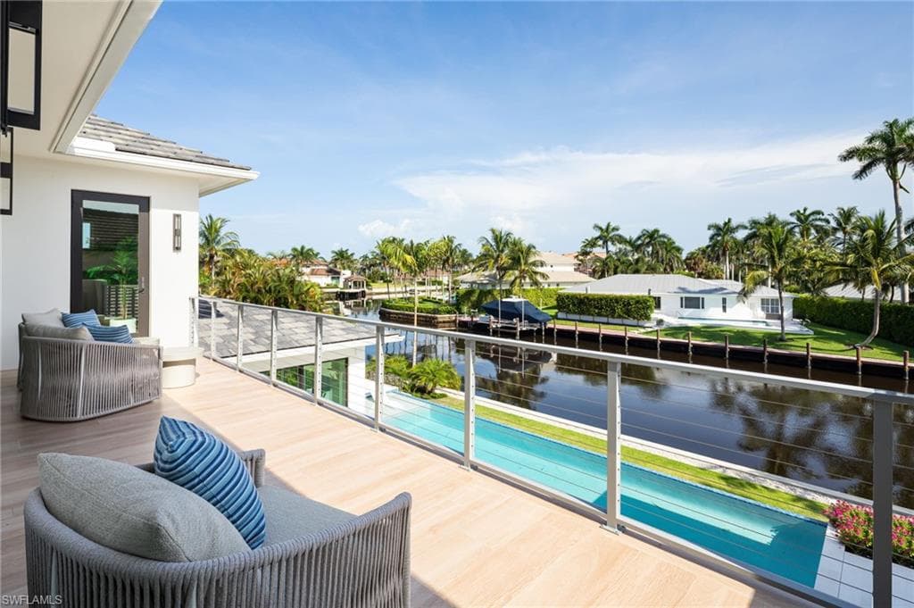 625 21st Ave S, Naples, FL 34102-35