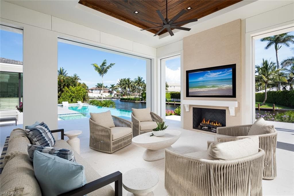 625 21st Ave S, Naples, FL 34102-36