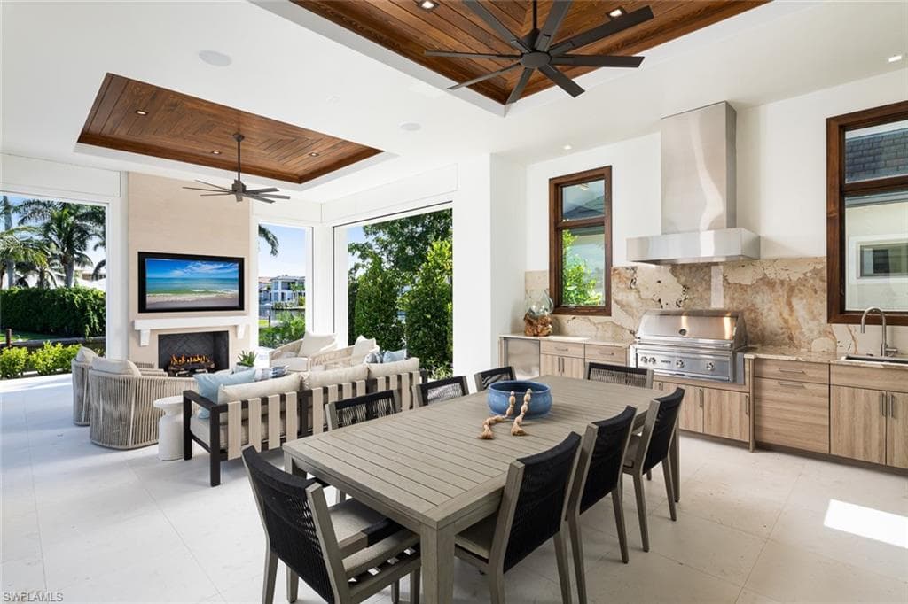 625 21st Ave S, Naples, FL 34102-37