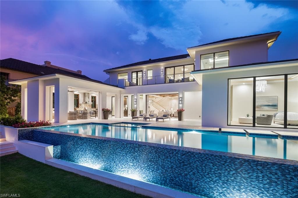 625 21st Ave S, Naples, FL 34102-2