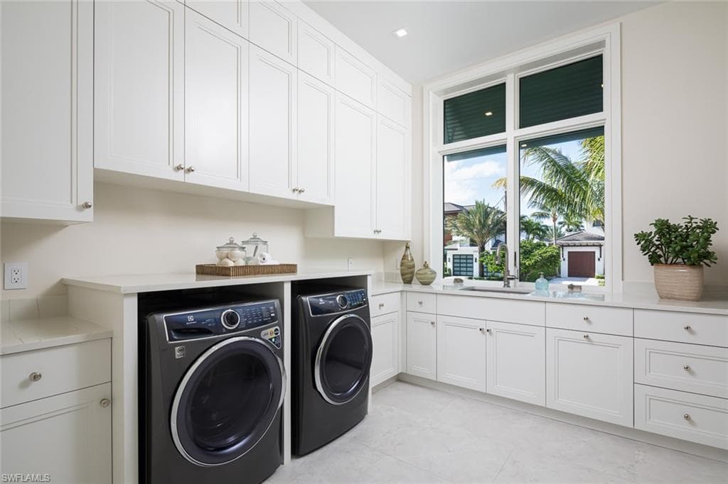 625 21st Ave S, Naples, FL 34102-39