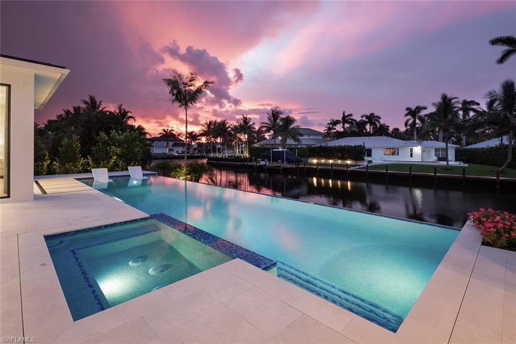 625 21st Ave S, Naples, FL 34102-3