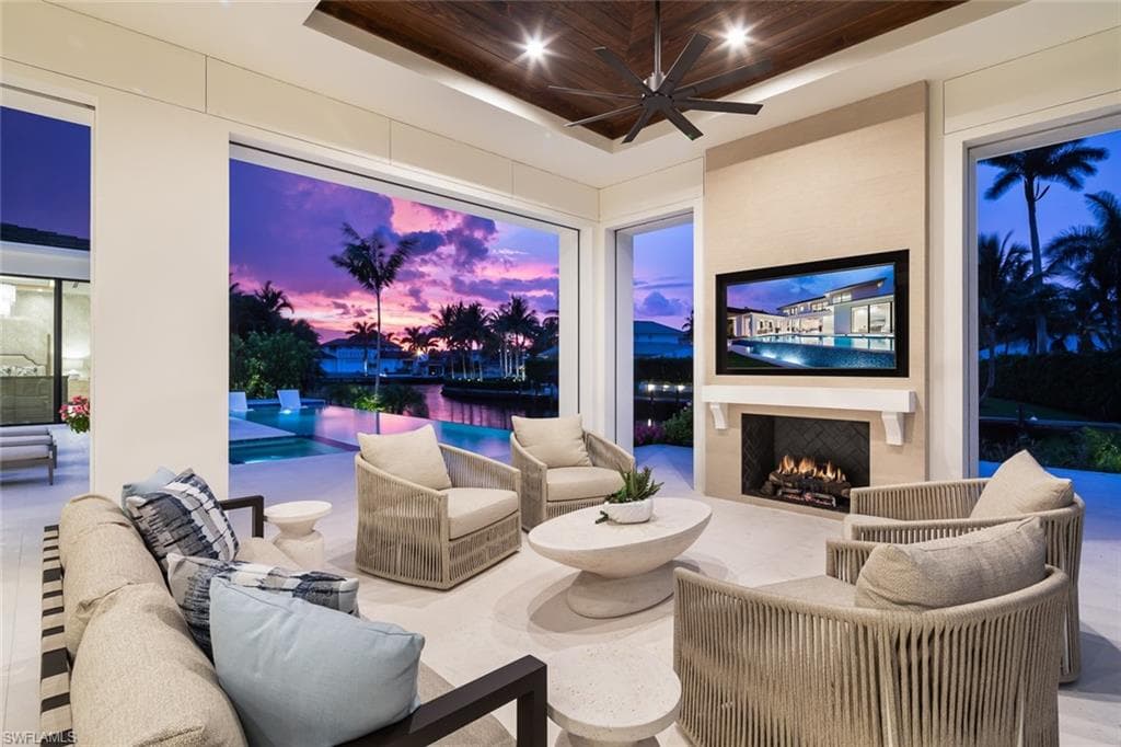 625 21st Ave S, Naples, FL 34102-4