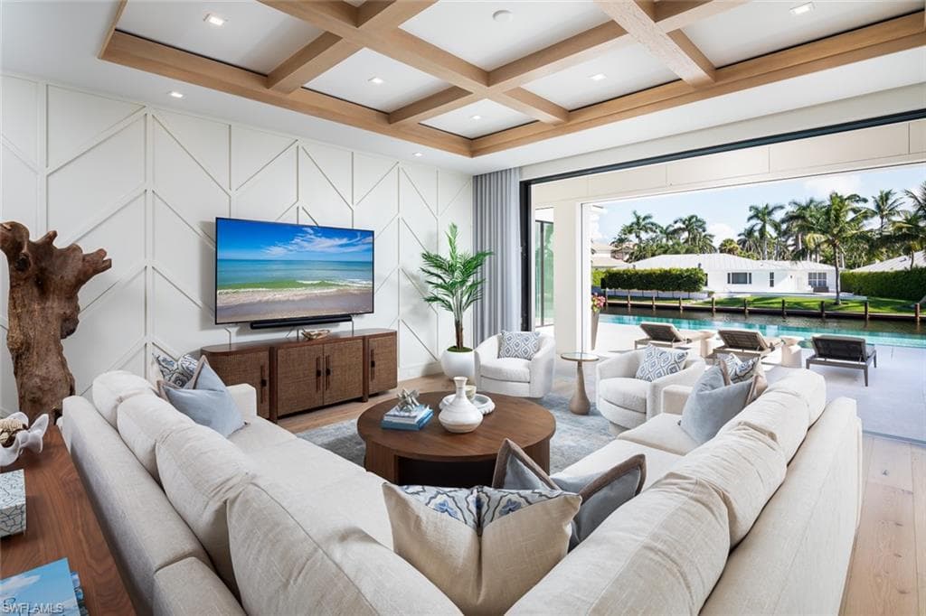 625 21st Ave S, Naples, FL 34102-5