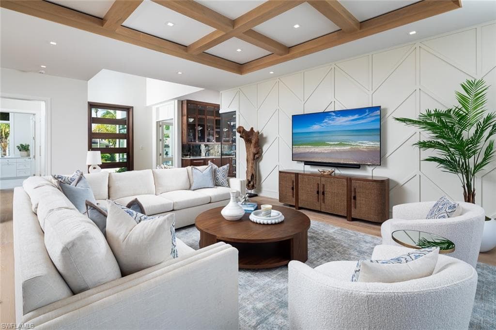 625 21st Ave S, Naples, FL 34102-6