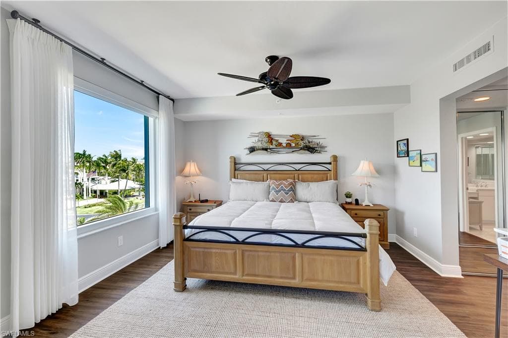 430 Cove Tower Dr 403, Naples, FL 34110-18